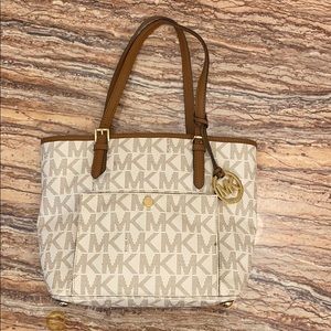 Michael Kors bag. Worn before. In good condition